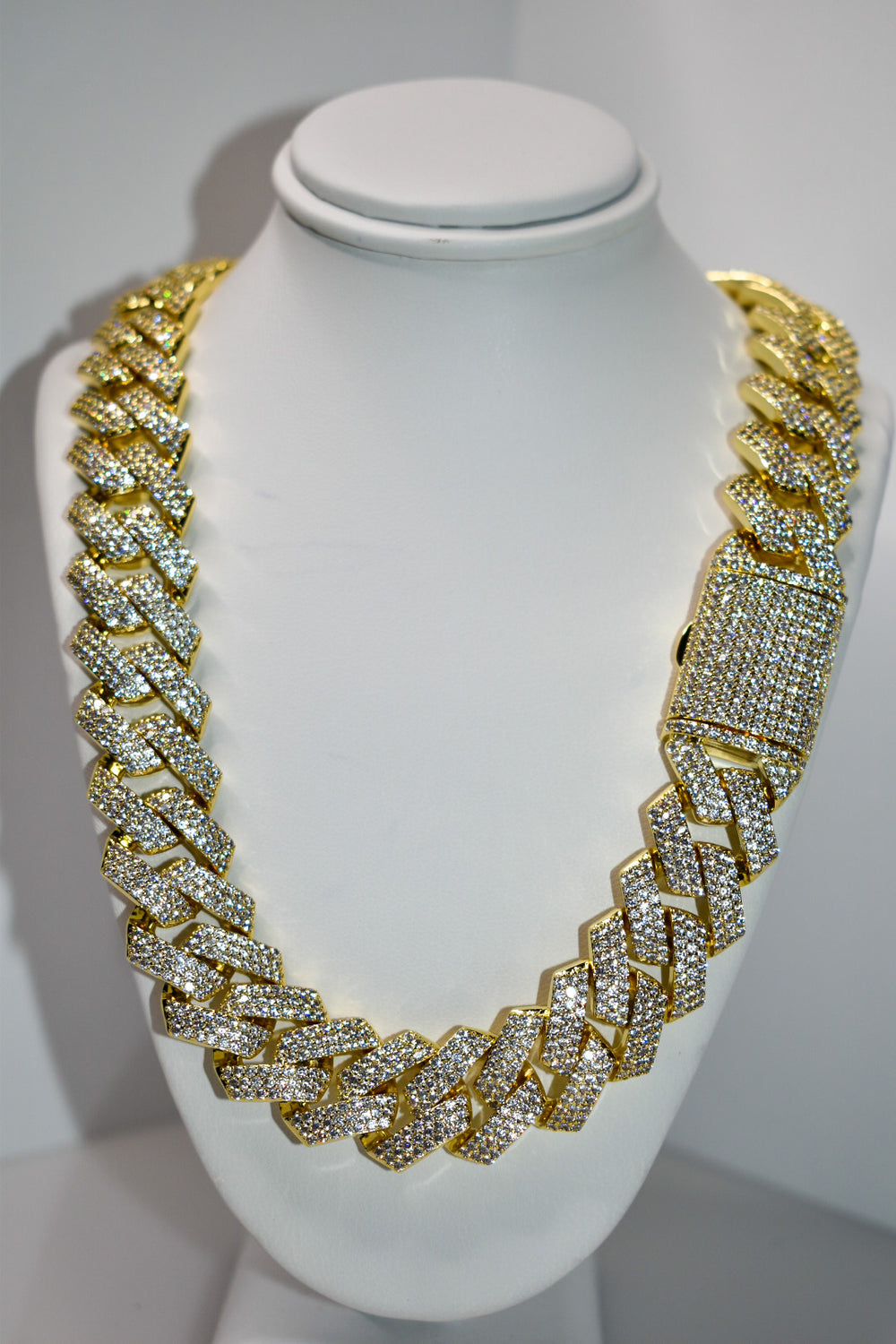 Miami Cuban Link Chain (18MM) Ringz & Tingz Jewels